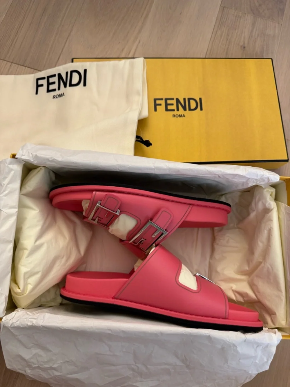 Fendi Feel logo-buckle sandals - Picture 10 of 11